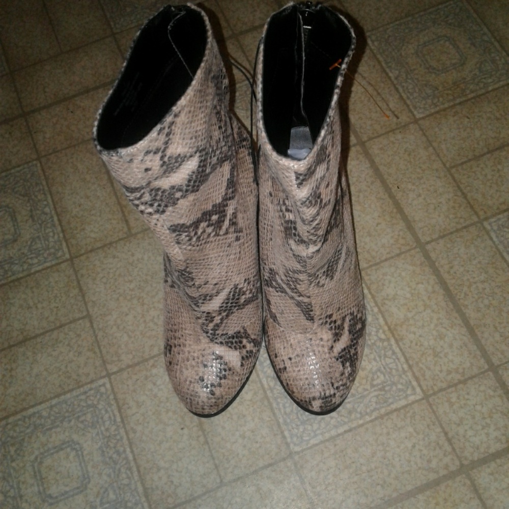 A+ Ankle Boots